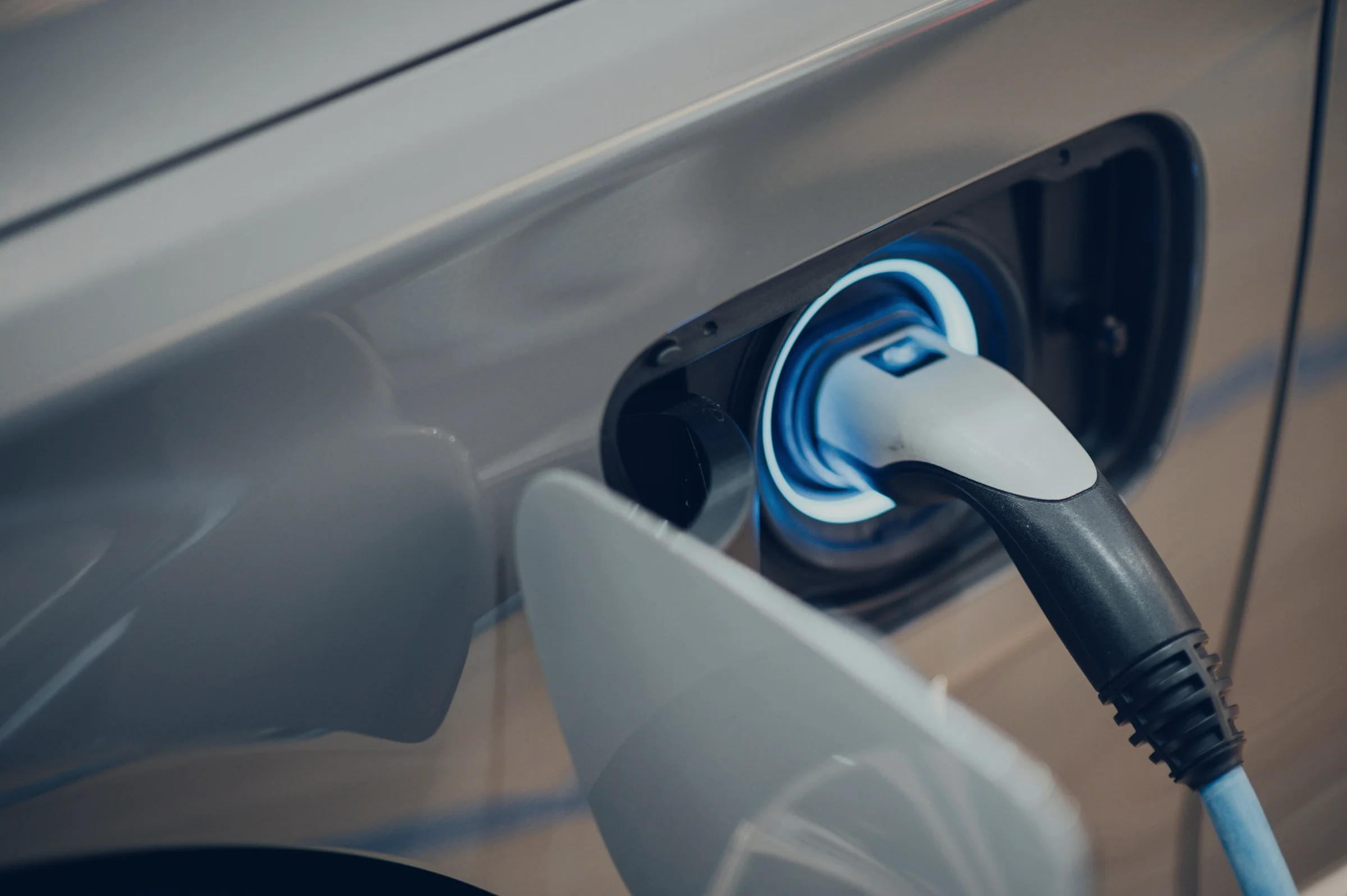 Carregador ligado a um veículo elétrico